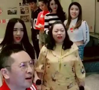 谢大脚姜鹏合唱乡村爱情主题曲