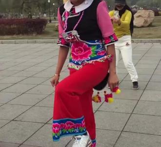 这娘炮舞跳的够嗨