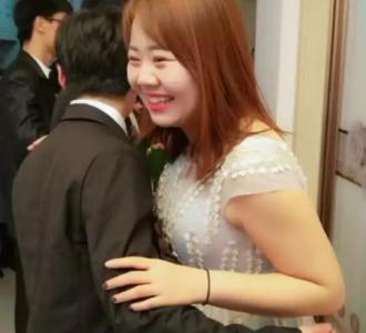 【伴娘裙子掉了快来看】视频直播-YY